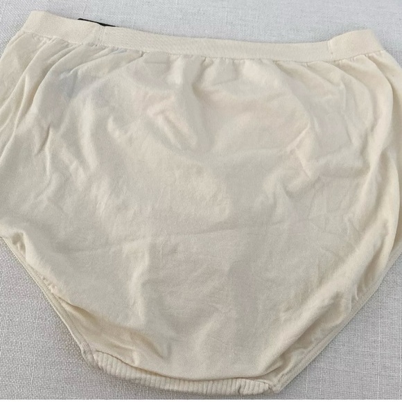 Bali Comfort Revolution seamless Brief Size 8-9 NWT - Picture 2 of 4